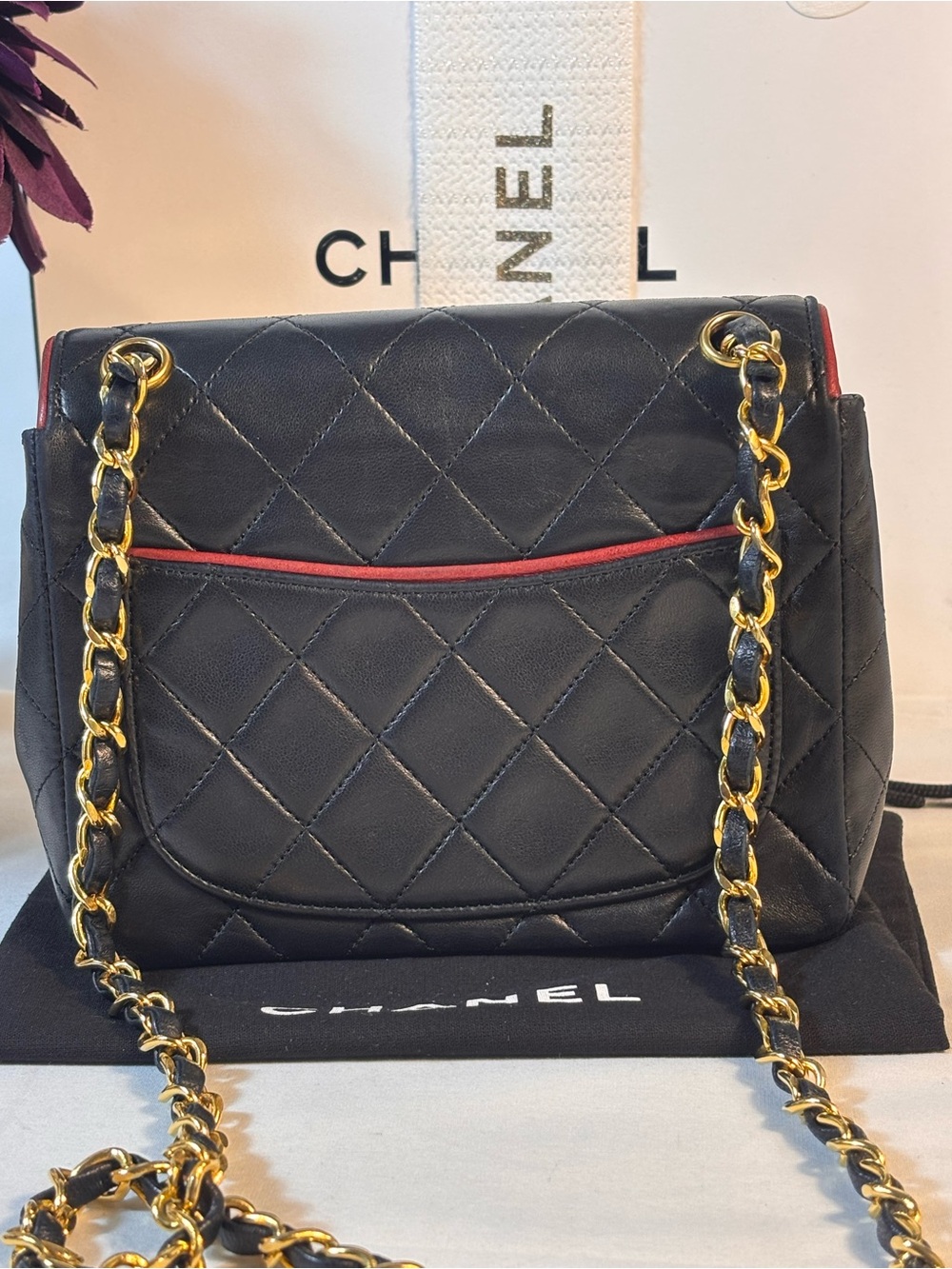 Beautiful Chanel Mini Square Lambskin - Picture 3 of 16